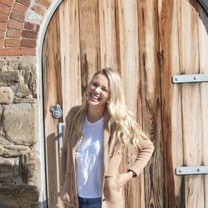 Meet your Posher, Leslie